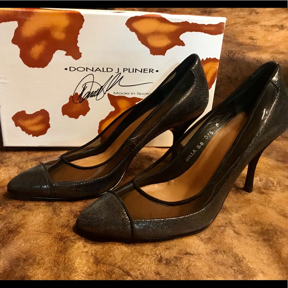 Donald J Pline Bella  pointed toe pumps
